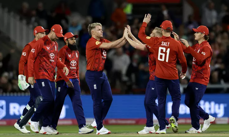 சர்வதேச டி20 கிரிக்கெட்: புது வரலாறு படைத்த இங்கிலாந்து அணி சர்வதேச டி20 கிரிக்கெட்: புது வரலாறு படைத்த இங்கிலாந்து அணி