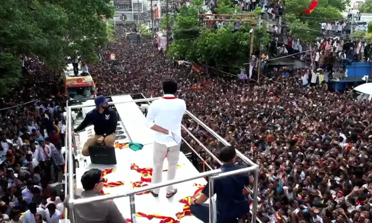 கல்வி கடன் ரத்து, டீசல் விலை குறைப்பு; சொன்னீர்களே! செய்தீர்களா? - விஜய் அடுக்கடுக்கான கேள்விகள் கல்வி கடன் ரத்து, டீசல் விலை குறைப்பு; சொன்னீர்களே! செய்தீர்களா? - விஜய் அடுக்கடுக்கான கேள்விகள்