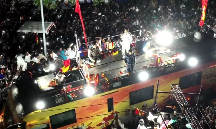 திமுக அரசு ஏமாற்றுகிறது - விஜய்அனைத்து... ... பெண்கள் பாதுகாப்பில் சமரசம் கிடையாது - தவெக தலைவர் விஜய்