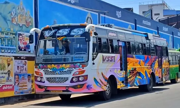 திருச்செந்தூரில் பயணிகளை பஸ்சில் ஏற்ற  மறுத்த விவகாரம்: கன்டக்டர், டிரைவர்களுக்கு போலீசார் எச்சரிக்கை