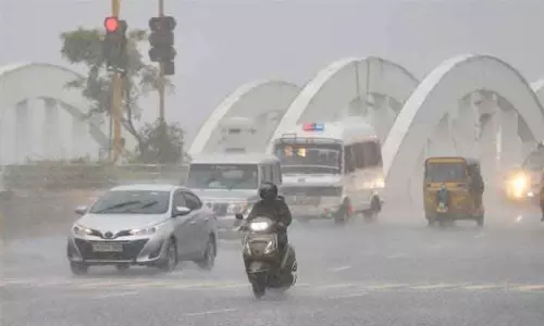 அதிகாலையிலேயே சென்னையின் பல்வேறு பகுதிகளில் வெளுத்து வாங்கும் கனமழை!
