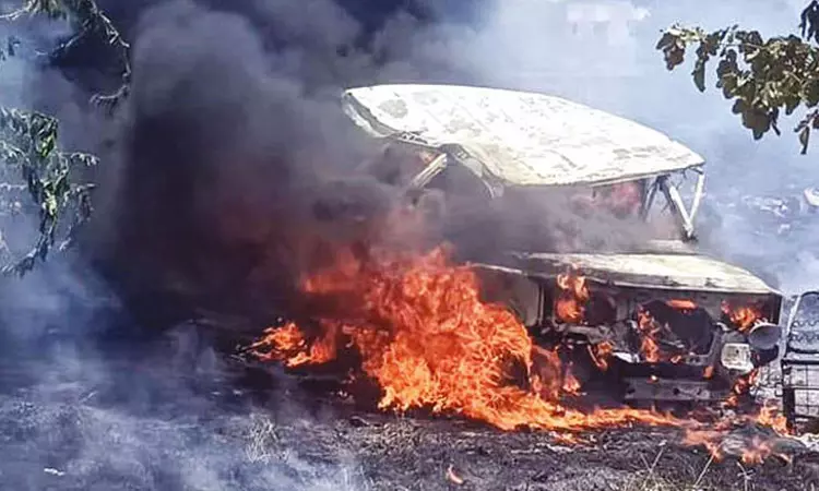 கோவில்பட்டி: ஒர்க்‌ஷாப்பில் நிறுத்தப்பட்ட கார் தீயில் கருகியது