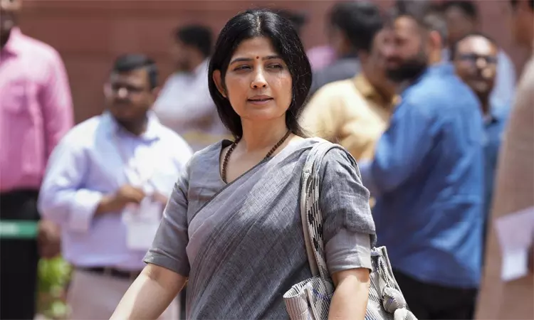 லக்னோவில் இண்டிகோ விமானம் அவசரமாக தரையிறக்கம்:  எம்.பி. டிம்பிள் யாதவ் உள்பட 151 பயணிகள் அவதி