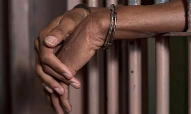 யு.பி.எஸ்.சி தேர்வு எழுத வந்தவர் கைது