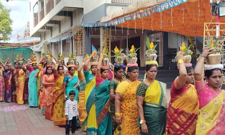 கிருஷ்ண ஜெயந்தி விழா: கம்பத்தில் பால்குட ஊர்வலம்