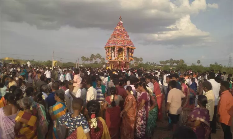 கரூர் வெள்ளியணை தேவி கருமாரியம்மன் கோவில் ஆவணி உற்சவ திருவிழா தேரோட்டம் கரூர் வெள்ளியணை தேவி கருமாரியம்மன் கோவில் ஆவணி உற்சவ திருவிழா தேரோட்டம்