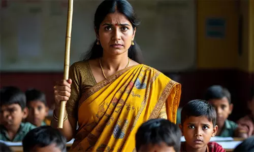 காலை தொட்டு வணங்காத மாணவ, மாணவியரை தாக்கிய ஆசிரியை சஸ்பெண்ட்