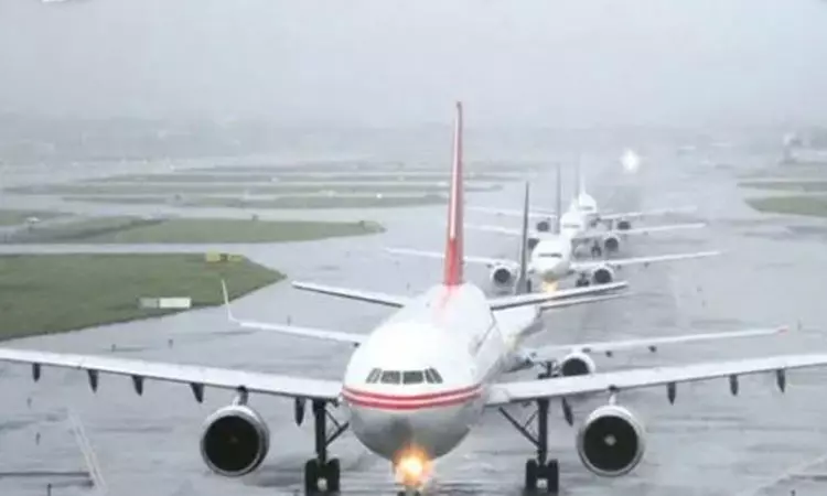 சென்னையில் பெய்த கனமழையால் விமான சேவை பாதிப்பு