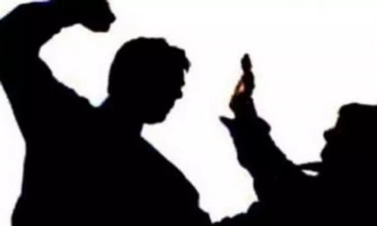 அரசு பள்ளியில் அதிர்ச்சி சம்பவம்.. காலாண்டு தேர்வு வினாத்தாள் கேட்டு ஆசிரியர்கள் மீது தாக்குதல்