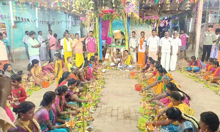 கமுதி அருகே அழகு வள்ளியம்மை கோவிலில் திருவிளக்கு பூஜை