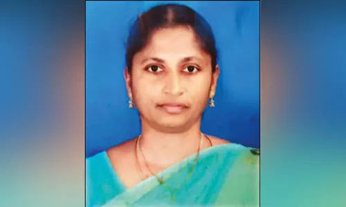 கள்ளக்காதல் விவகாரத்தில் பெண் வெட்டிக்கொலை: போலீஸ் ஏட்டுவின் 16 வயது மகன் வெறிச்செயல் கள்ளக்காதல் விவகாரத்தில் பெண் வெட்டிக்கொலை: போலீஸ் ஏட்டுவின் 16 வயது மகன் வெறிச்செயல்