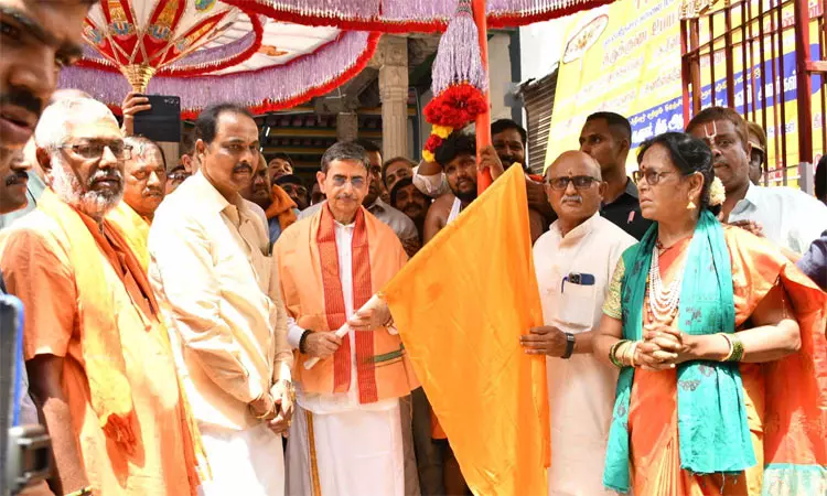 சென்னையில் இருந்து திருப்பதி திருக்குடை ஊர்வலம் தொடங்கியது