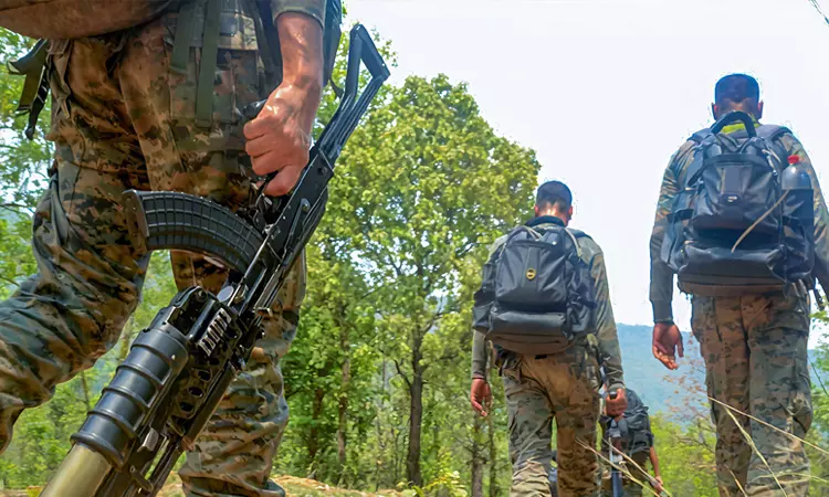 மராட்டியத்தில் என்கவுன்ட்டர்: 2 பெண் நக்சலைட்டுகள் படுகொலை