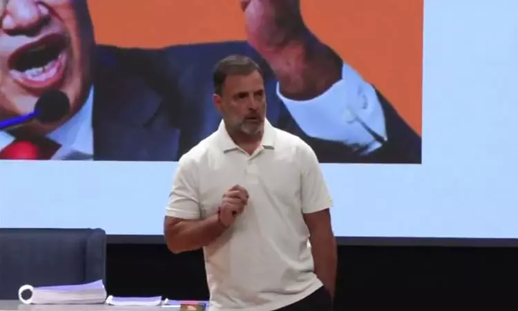 ஜனநாயகத்தை சீர்குலைப்பவரை தேர்தல் ஆணையம் காப்பாற்ற முயற்சி - ராகுல் காந்தி குற்றச்சாட்டு