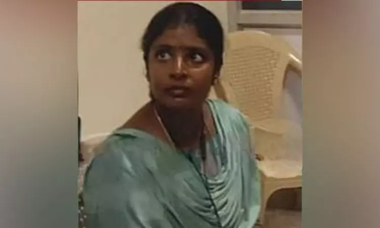 குரூப்-4 தேர்வு எழுதி சர்வேயர் ஆனவர்... லஞ்சம் வாங்கிய புகாரில் கையும் களவுமாக சிக்கிய இளம்பெண்