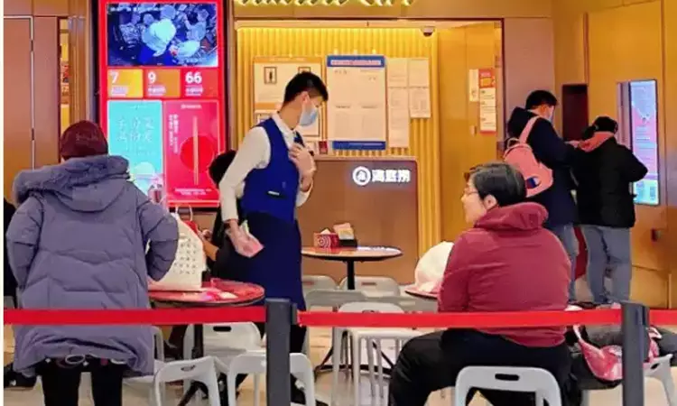 சீனாவில் ஓட்டல் மேஜையை அசுத்தம் செய்த வாலிபர்களுக்கு ரூ.3 கோடி அபராதம்