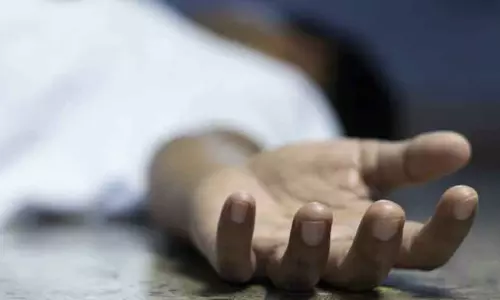 தேர்வு கட்டணம் செலுத்த பணம் தராததால் ஆத்திரம்... தந்தையை அடித்துக் கொன்ற மகன் - அதிர்ச்சி சம்பவம்