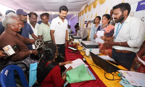 சென்னையில் ‘உங்களுடன் ஸ்டாலின்’ திட்ட முகாம் - உதயநிதி ஸ்டாலின் நேரில் ஆய்வு சென்னையில் ‘உங்களுடன் ஸ்டாலின்’ திட்ட முகாம் - உதயநிதி ஸ்டாலின் நேரில் ஆய்வு
