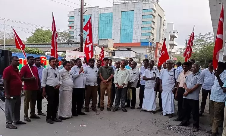 நெல்லையில் பழைய பென்சன் திட்டத்தை அமல்படுத்த கோரி சிஐடியு ஆர்ப்பாட்டம்