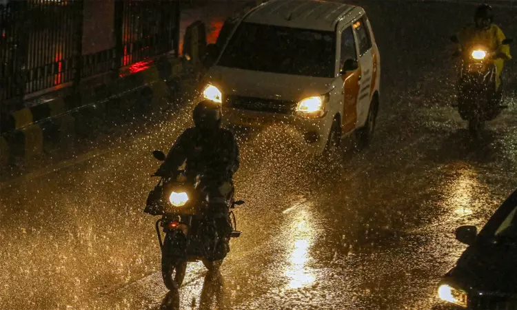 இரவு 10 மணிவரை மழைக்கு வாய்ப்பு உள்ள மாவட்டங்கள்...? இரவு 10 மணிவரை மழைக்கு வாய்ப்பு உள்ள மாவட்டங்கள்...?