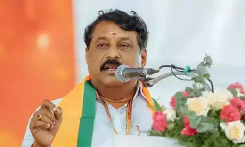 செய்தியாளர்களை முடக்கும் சர்வாதிகார திமுக அரசு - நயினார் நாகேந்திரன் கண்டனம் செய்தியாளர்களை முடக்கும் சர்வாதிகார திமுக அரசு - நயினார் நாகேந்திரன் கண்டனம்