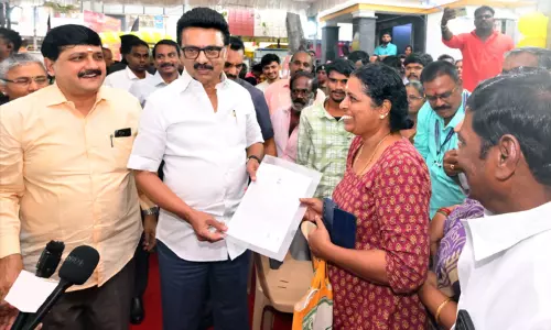 உங்களுடன் ஸ்டாலின் முகாமிற்கு நேரில் சென்று முதல்-அமைச்சர்  மு.க.ஸ்டாலின் ஆய்வு