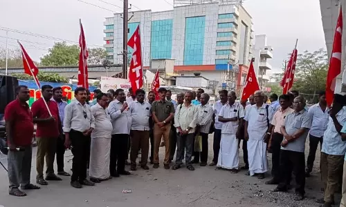 நெல்லையில் பழைய பென்சன் திட்டத்தை அமல்படுத்த கோரி சிஐடியு ஆர்ப்பாட்டம் நெல்லையில் பழைய பென்சன் திட்டத்தை அமல்படுத்த கோரி சிஐடியு ஆர்ப்பாட்டம்