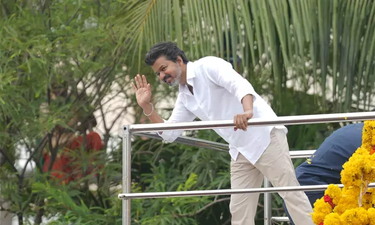 வெளிநாட்டு முதலீடா? வெளிநாட்டில் முதலீடா சி.எம். சார்? - விஜய் கேள்வி