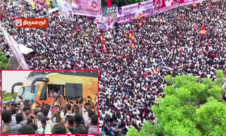 நாகையை தொடர்ந்து திருவாரூர்... தொண்டர்கள் மத்தியில் மிதந்து வரும் விஜய்யின் வாகனம்