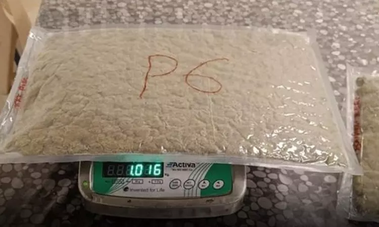 சென்னை விமான நிலையத்தில் ரூ.12 கோடி மதிப்புள்ள கஞ்சா பறிமுதல்