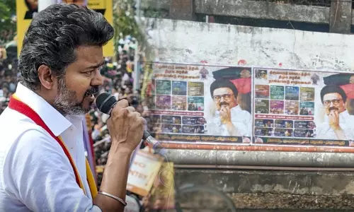 நாகை, திருவாரூருக்கு விஜய் பயணம்: தி.மு.க. ஒட்டிய போஸ்டரால் பரபரப்பு நாகை, திருவாரூருக்கு விஜய் பயணம்: தி.மு.க. ஒட்டிய போஸ்டரால் பரபரப்பு