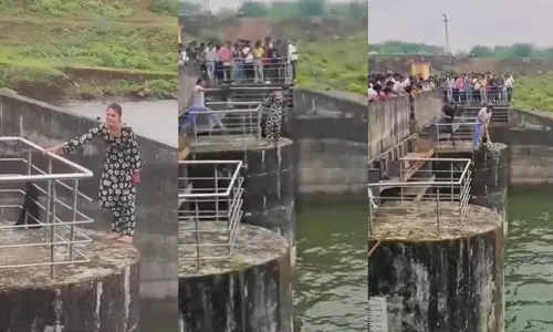 அணையில் குதித்து தற்கொலைக்கு முயன்ற இளம்பெண்; துணிச்சலாக செயல்பட்ட இளைஞர்: வைரலான வீடியோ அணையில் குதித்து தற்கொலைக்கு முயன்ற இளம்பெண்; துணிச்சலாக செயல்பட்ட இளைஞர்: வைரலான வீடியோ