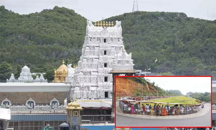 திருப்பதி ஏழுமலையான் கோவிலில் 3 கி.மீ. தூரத்திற்கு காத்திருந்து சாமி தரிசனம் செய்த பக்தர்கள்