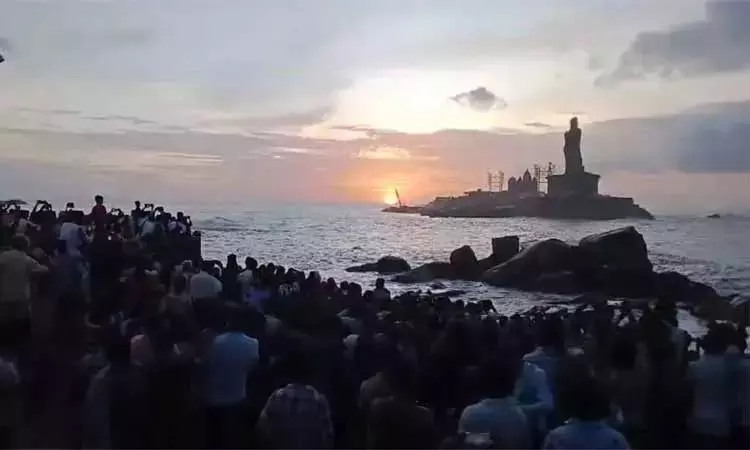 வார விடுமுறை: கன்னியாகுமரியில் குவிந்த சுற்றுலா... ... இன்றைய முக்கியச் செய்திகள்.. சில வரிகளில்.. 21-09-2025 வார விடுமுறை: கன்னியாகுமரியில் குவிந்த சுற்றுலா... ... இன்றைய முக்கியச் செய்திகள்.. சில வரிகளில்.. 21-09-2025