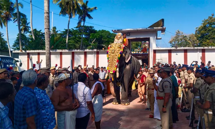 நவராத்திரி விழா... குமரியில் இருந்து கேரளாவுக்கு சென்ற சுவாமி சிலைகள்