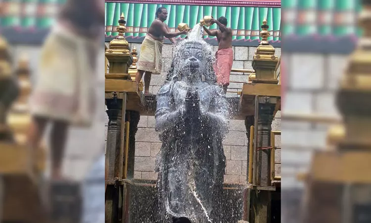புரட்டாசி முதல் ஞாயிறு:  நாமக்கல் ஆஞ்சநேயர் கோவிலில் சிறப்பு அபிஷேகம்