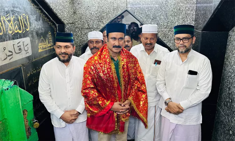 நாகூர் தர்காவில் அன்புமணி ராமதாஸ் வழிபாடு நாகூர் தர்காவில் அன்புமணி ராமதாஸ் வழிபாடு