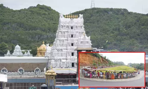 திருப்பதி ஏழுமலையான் கோவிலில் 3 கி.மீ. தூரத்திற்கு காத்திருந்து சாமி தரிசனம் செய்த பக்தர்கள் திருப்பதி ஏழுமலையான் கோவிலில் 3 கி.மீ. தூரத்திற்கு காத்திருந்து சாமி தரிசனம் செய்த பக்தர்கள்