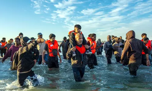 ஒரே நாளில் ஆங்கில கால்வாயை கடந்த 1,072 அகதிகள்