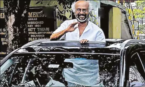 ஜெயிலர்-2 படப்பிடிப்பு: நடிகர் ரஜினிகாந்தை வரவேற்ற ரசிகர்கள்