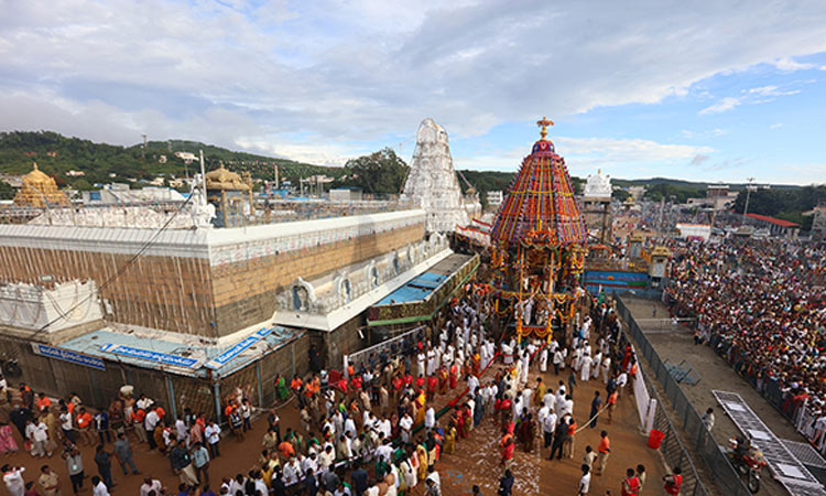 திருப்பதி ஏழுமலையான் கோவிலில் பிரம்மோற்சவ விழா: நாளை அங்குரார்ப்பணம்