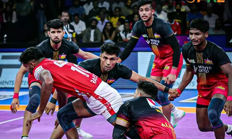 புரோ கபடி லீக்: குஜராத் ஜெயண்ட்ஸை வீழ்த்தி திரில் வெற்றி பெற்ற பெங்களூரு புல்ஸ்