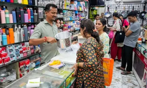 ஜிஎஸ்டி வரி சீர்திருத்தம்: இன்று முதல் அமல்- எந்தெந்த பொருட்களின் விலை கூடும்?