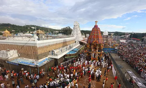 திருப்பதி ஏழுமலையான் கோவிலில் பிரம்மோற்சவ விழா: நாளை அங்குரார்ப்பணம்