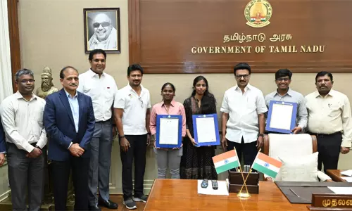 விளையாட்டு இடஒதுக்கீட்டின் கீழ் 4 பேருக்கு பணி நியமன ஆணை - முதல்-அமைச்சர் வழங்கினார்
