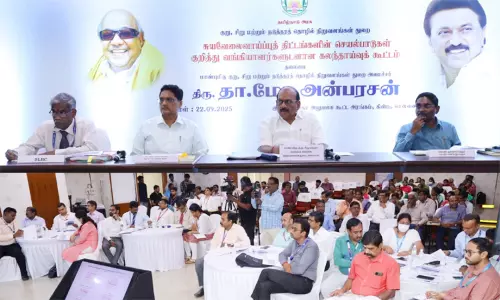 பொருளாதாரத்தை உயர்த்தும் திட்டங்களுக்கு வங்கிகள் முன்னுரிமை அளிக்க வேண்டும்: அமைச்சர் வேண்டுகோள்