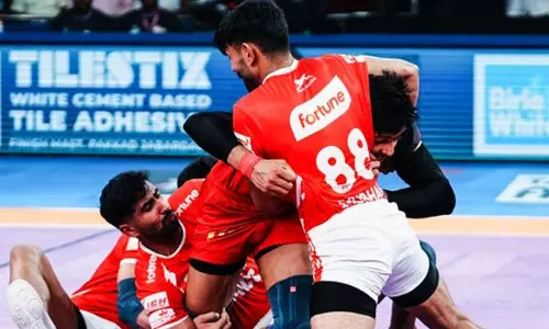 புரோ கபடி லீக்: குஜராத் ஜெயண்ட்ஸ் - தெலுங்கு டைட்டன்ஸ் அணிகள் இன்று மோதல் புரோ கபடி லீக்: குஜராத் ஜெயண்ட்ஸ் - தெலுங்கு டைட்டன்ஸ் அணிகள் இன்று மோதல்