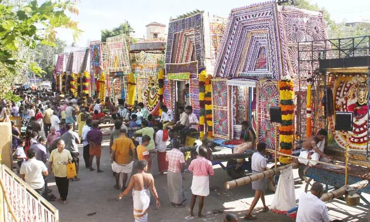 பாளையங்கோட்டையில் தசரா விழா.. 11 அம்மன் சப்பரங்கள் அணிவகுப்பு