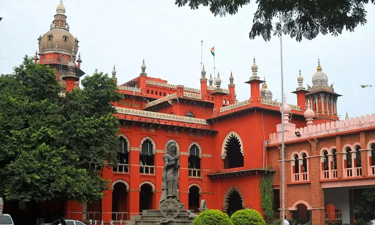 காவல்துறையிடம் புகார் அளிக்கலாம் - சென்னை ஐகோர்ட்டு