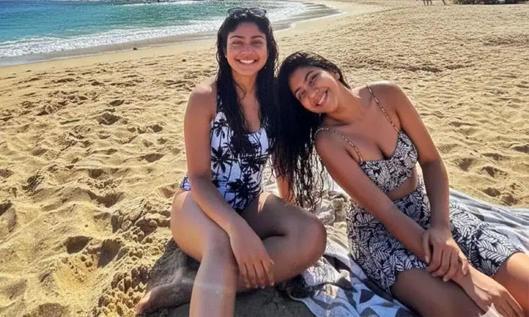 அமரன் பட நடிகை நீச்சல் உடையில் இருக்கும் புகைப்படங்கள் வைரல்; ரசிகர்கள் கொந்தளிப்பு அமரன் பட நடிகை நீச்சல் உடையில் இருக்கும் புகைப்படங்கள் வைரல்; ரசிகர்கள் கொந்தளிப்பு